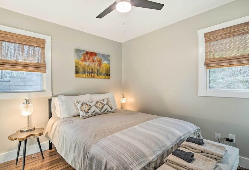 Peaceful Brevard Mountain Cabin: Hike, Golf & Swim