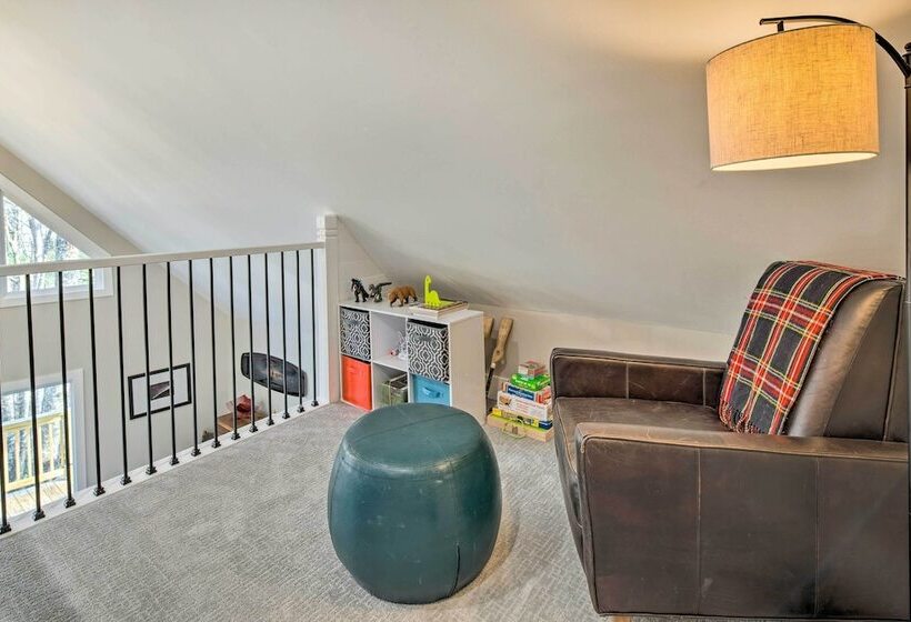 Peaceful Brevard Mountain Cabin: Hike, Golf & Swim