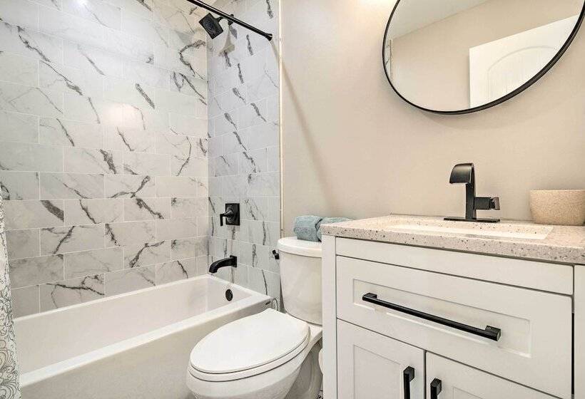 Peaceful Brevard Mountain Cabin: Hike, Golf & Swim