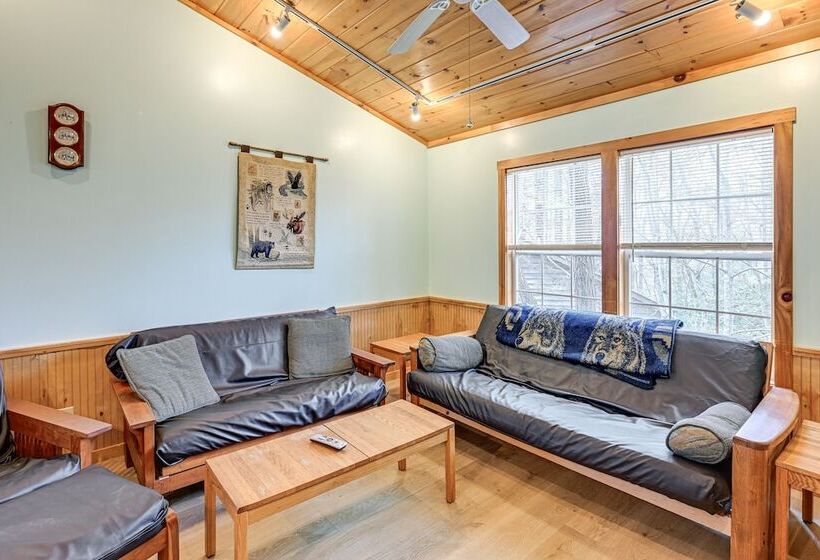 Peaceful Bryson City Cabin   Fire Pit & Hot Tub!