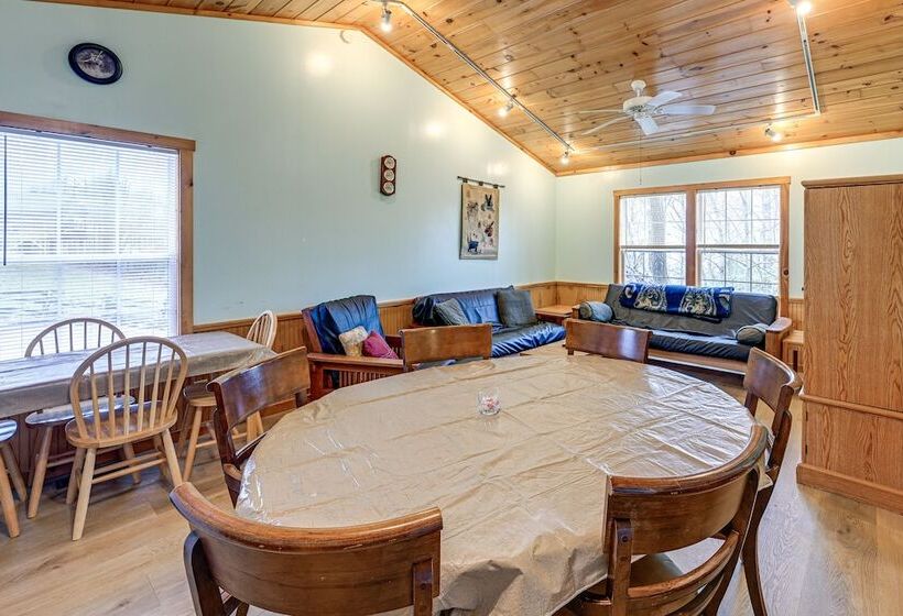 Peaceful Bryson City Cabin   Fire Pit & Hot Tub!