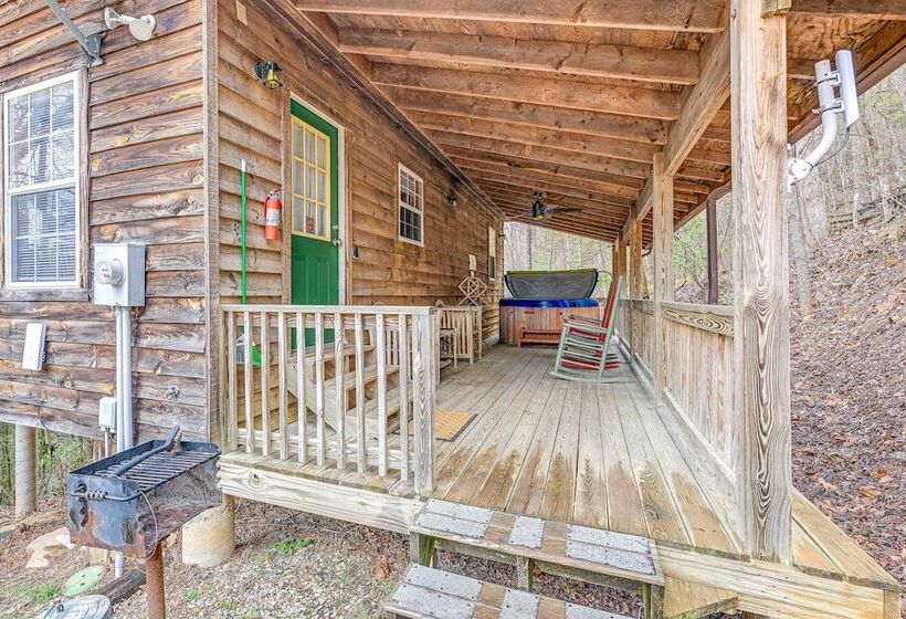 Peaceful Bryson City Cabin   Fire Pit & Hot Tub!