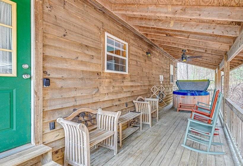 Peaceful Bryson City Cabin   Fire Pit & Hot Tub!