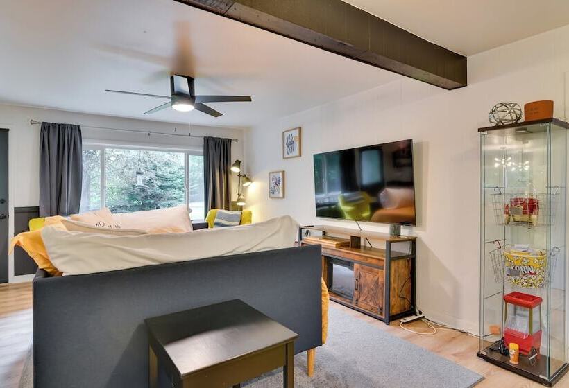 Peaceful + Chic Oasis: Fire Pit, Grill, Yard