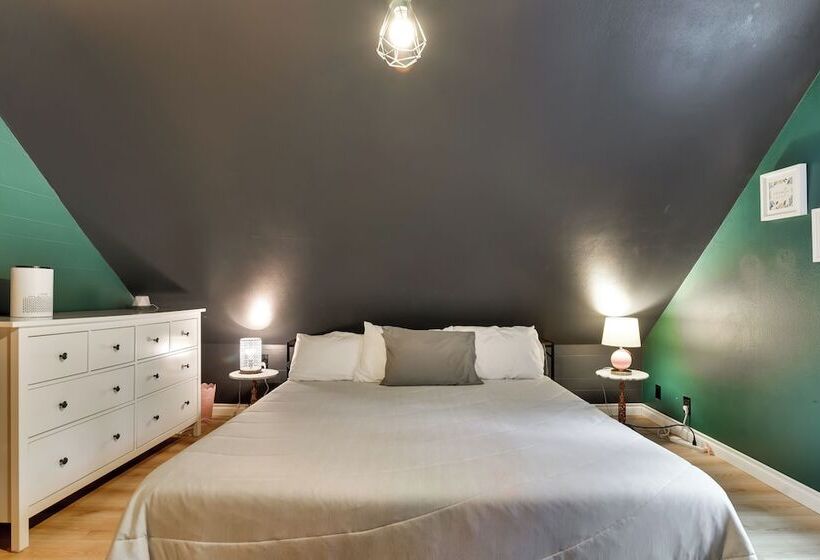 Peaceful + Chic Oasis: Fire Pit, Grill, Yard