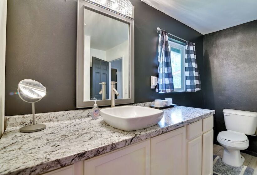 Peaceful + Chic Oasis: Fire Pit, Grill, Yard