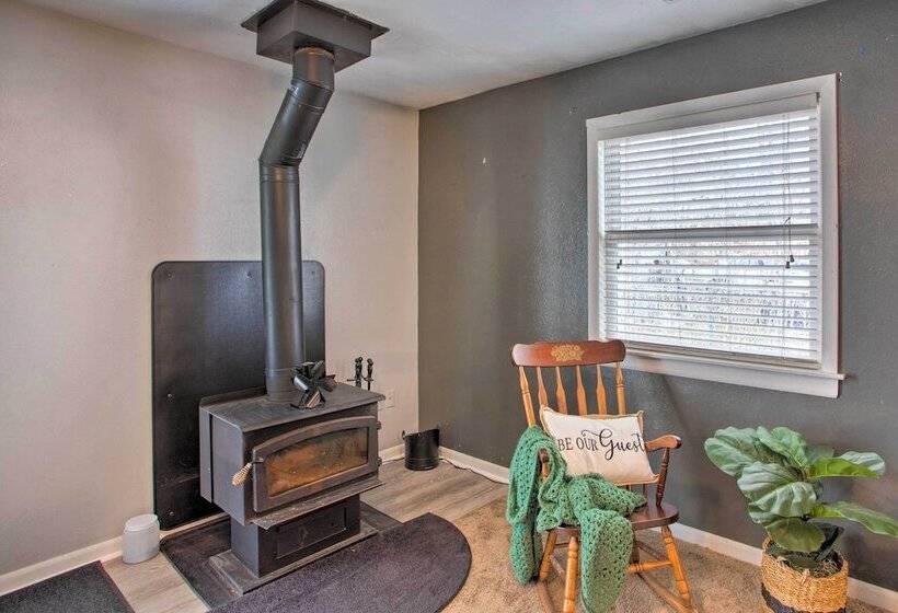 Peaceful Cottage ~ 8 Mi To Downtown Toledo!