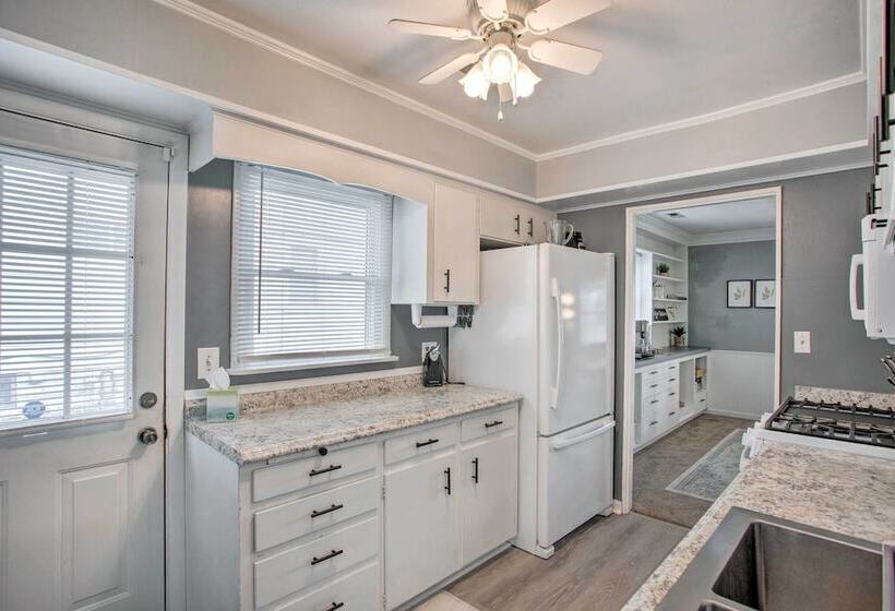 Peaceful Cottage ~ 8 Mi To Downtown Toledo!