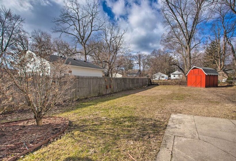 Peaceful Cottage ~ 8 Mi To Downtown Toledo!