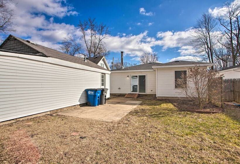 Peaceful Cottage ~ 8 Mi To Downtown Toledo!