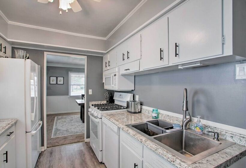 Peaceful Cottage ~ 8 Mi To Downtown Toledo!