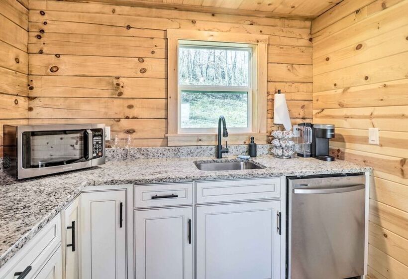 Peaceful Free Union Cabin W/ Deck & Mtn Views