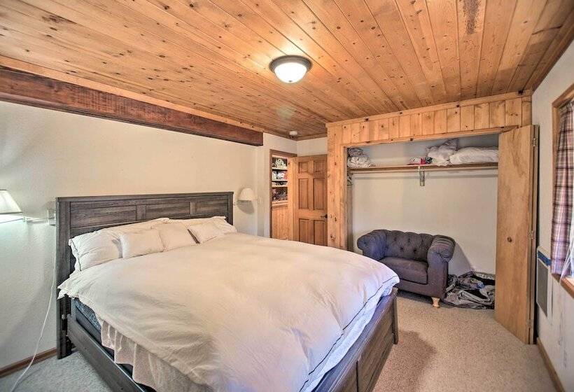 Peaceful & Idyllic Forest Cabin W/ Pool Table