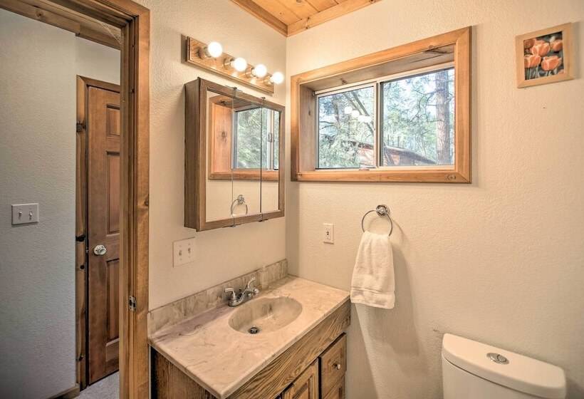 Peaceful & Idyllic Forest Cabin W/ Pool Table