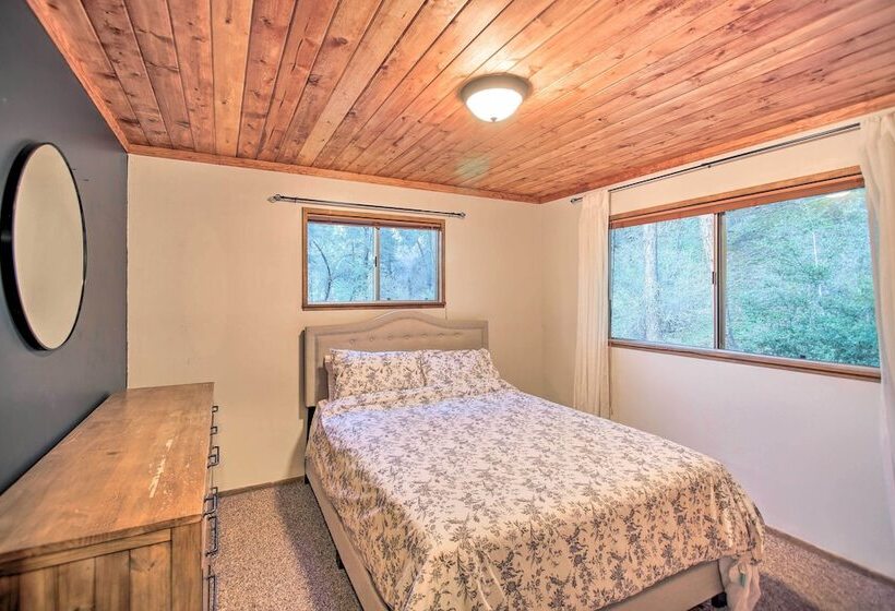 Peaceful & Idyllic Forest Cabin W/ Pool Table