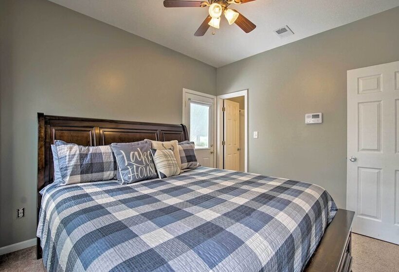 Half Mi To Yacht Club: Home By Perry Lake!