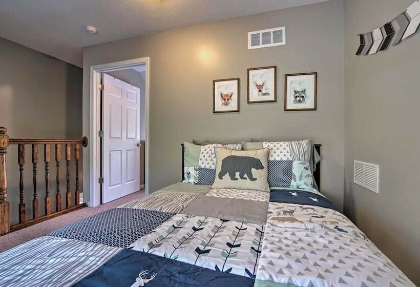 Half Mi To Yacht Club: Home By Perry Lake!