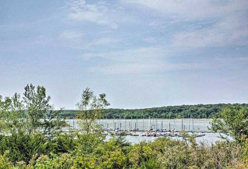 Half Mi To Yacht Club: Home By Perry Lake!