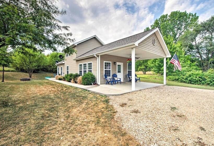 Half Mi To Yacht Club: Home By Perry Lake!