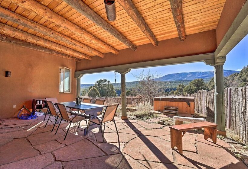 Peaceful New Mexico Retreat W/ Panoramic Mtn Views