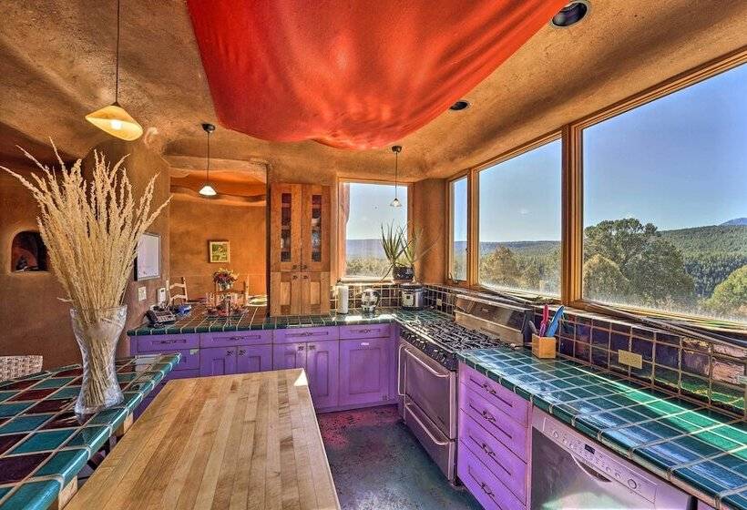 Peaceful New Mexico Retreat W/ Panoramic Mtn Views