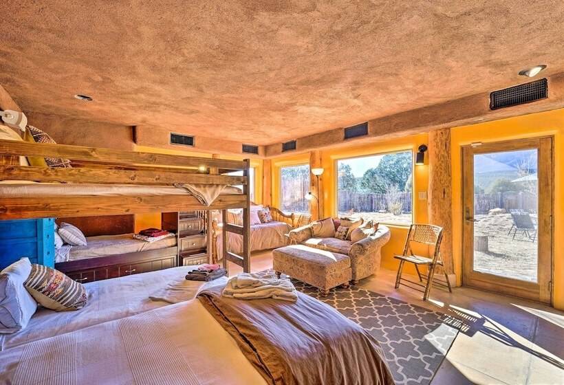 Peaceful New Mexico Retreat W/ Panoramic Mtn Views