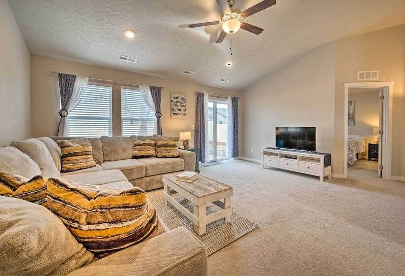 Peaceful + Quiet Nampa House W/ Yard!
