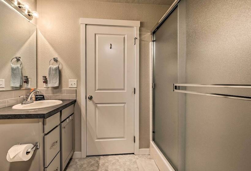 Peaceful + Quiet Nampa House W/ Yard!