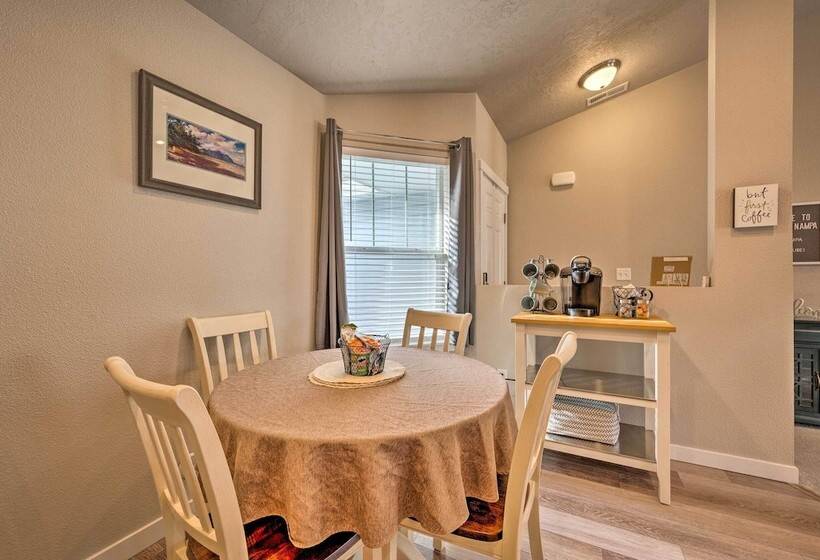 Peaceful + Quiet Nampa House W/ Yard!