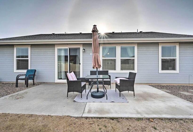 Peaceful + Quiet Nampa House W/ Yard!