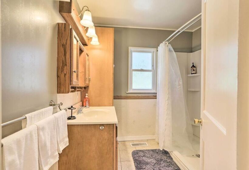 Peaceful Toledo Retreat W/ Spacious Yard!