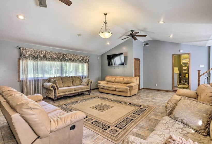 Peaceful Toledo Retreat W/ Spacious Yard!