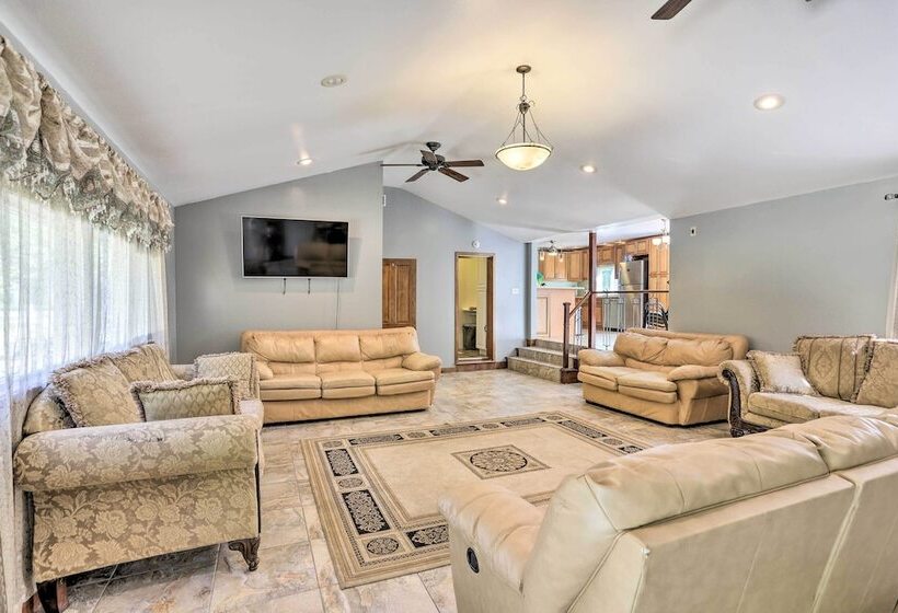 Peaceful Toledo Retreat W/ Spacious Yard!