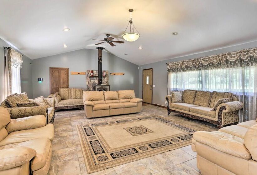 Peaceful Toledo Retreat W/ Spacious Yard!