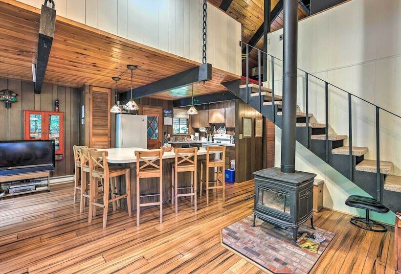 Peaceful Wooded Cabin By Mt. Baker Ski Area!