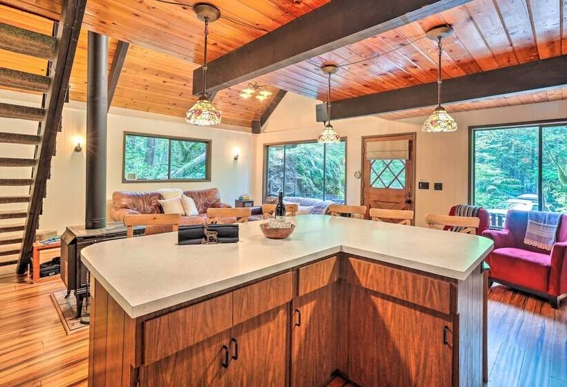 Peaceful Wooded Cabin By Mt. Baker Ski Area!