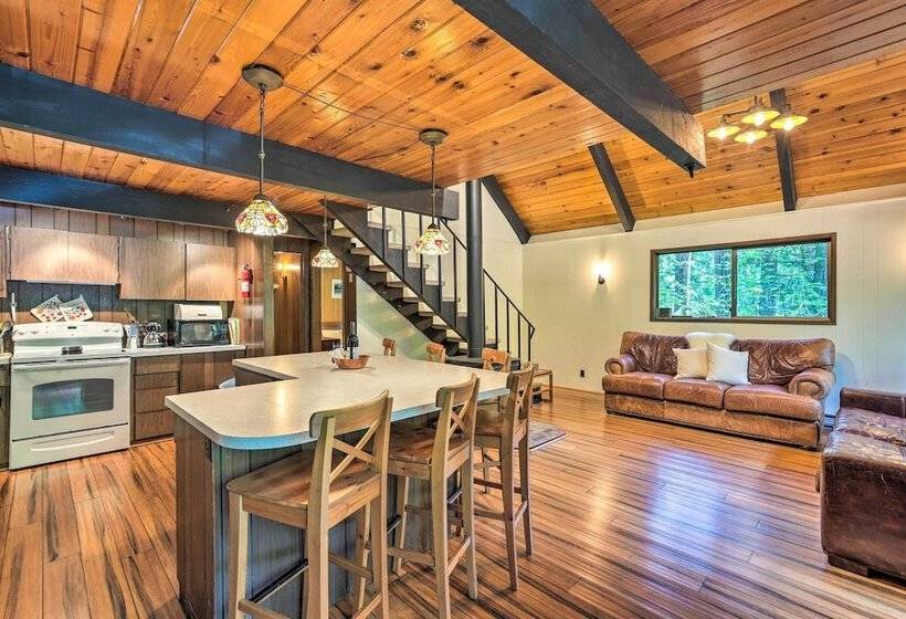 Peaceful Wooded Cabin By Mt. Baker Ski Area!