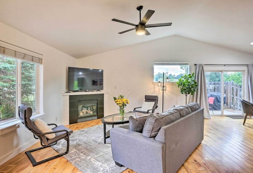 Pet Friendly Bend Home W/ Hot Tub & Patio!