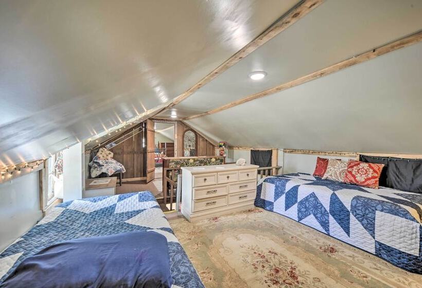 Pet Friendly Harper Farmhouse W/ Large Deck!