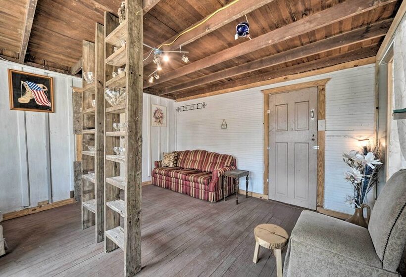 Pet Friendly Harper Farmhouse W/ Large Deck!