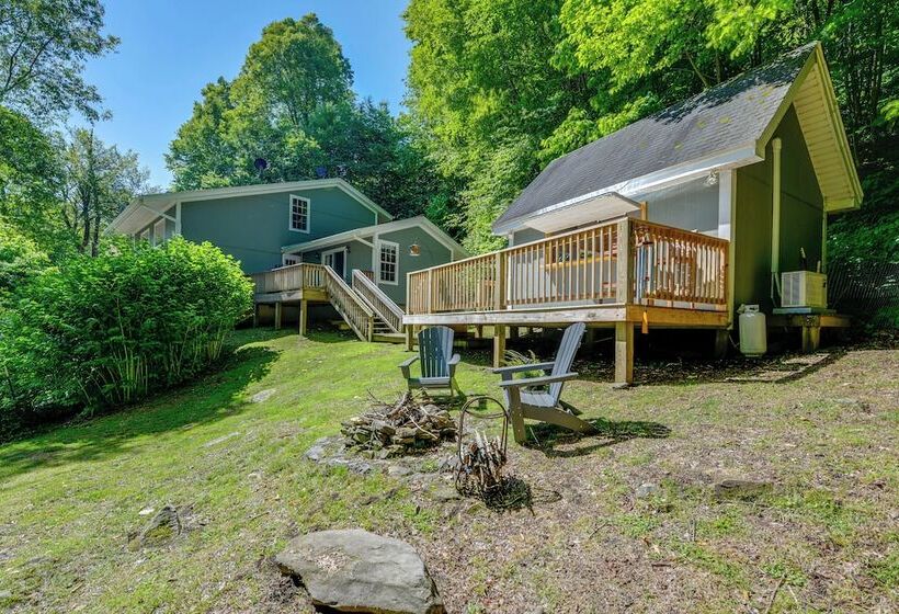 Pet Friendly Home W/ Deck + Mountain Views!