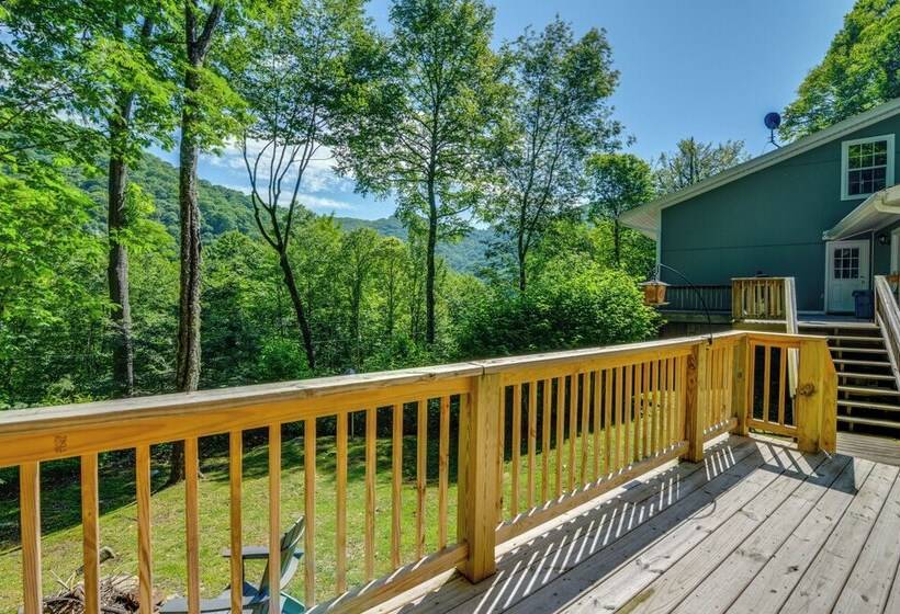 Pet Friendly Home W/ Deck + Mountain Views!