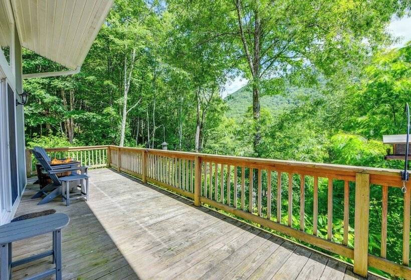 Pet Friendly Home W/ Deck + Mountain Views!