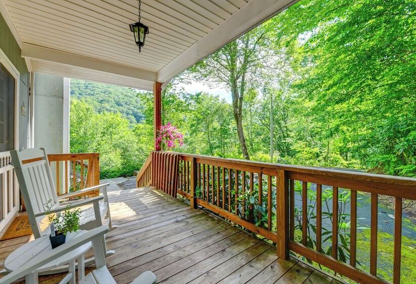 Pet Friendly Home W/ Deck + Mountain Views!