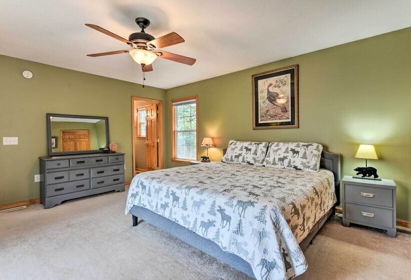 Pet Friendly Home W/ Deck + Mountain Views!