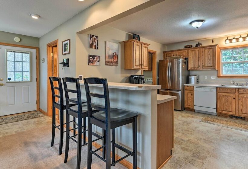 Pet Friendly Home W/ Deck + Mountain Views!