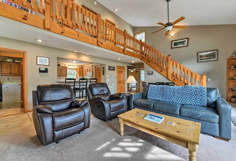 Pet Friendly Home W/ Deck + Mountain Views!