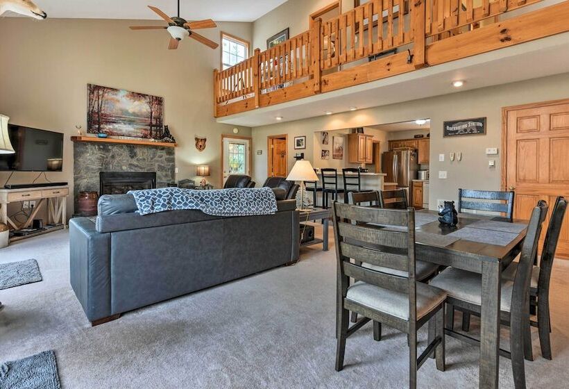 Pet Friendly Home W/ Deck + Mountain Views!