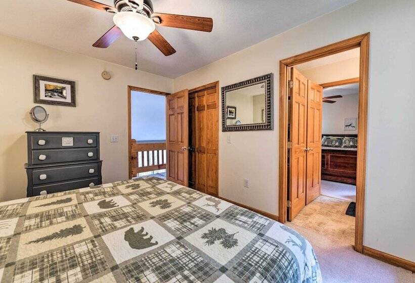 Pet Friendly Home W/ Deck + Mountain Views!