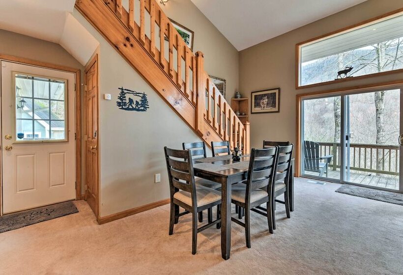 Pet Friendly Home W/ Deck + Mountain Views!